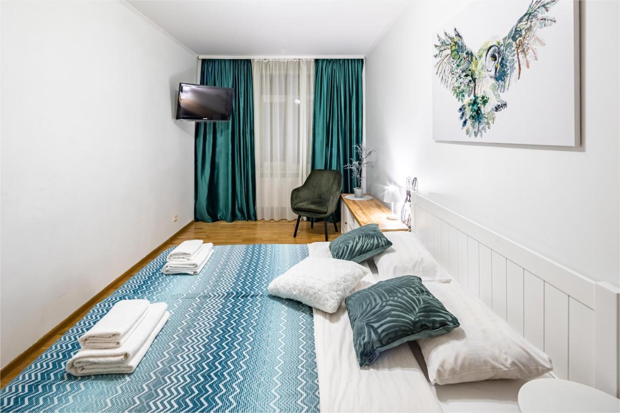 The Main Square! 2 Separated Bedrooms, Balcony Lviv Bagian luar foto